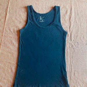 navy blue size M gap, dark grey size L, dark grey size L, white tank size M